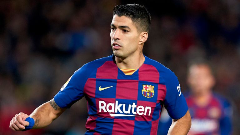 Suarez phá bẫy việt vị