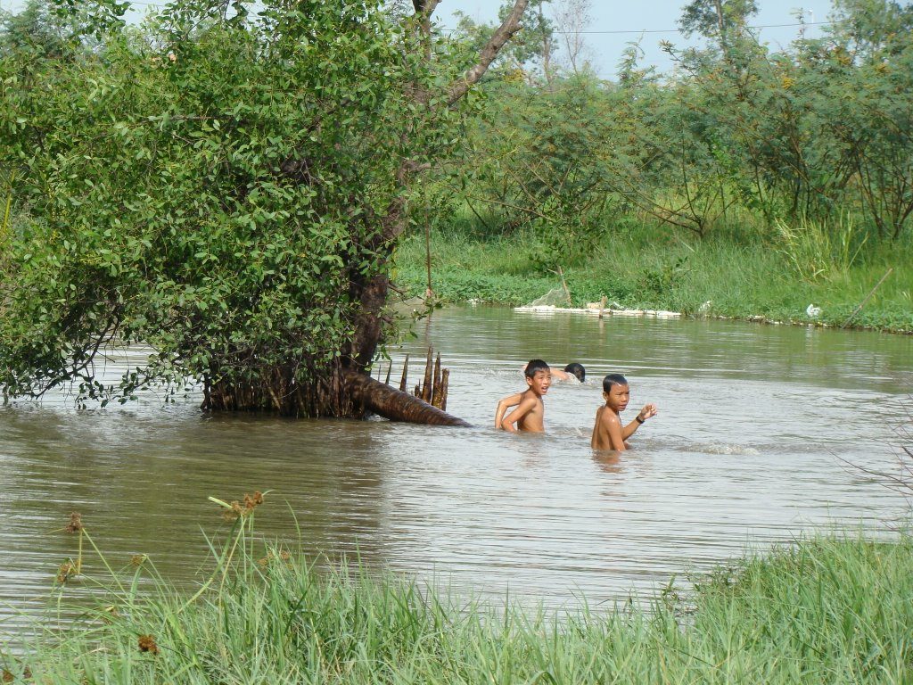 Mơ thấy tắm sông đánh con gì